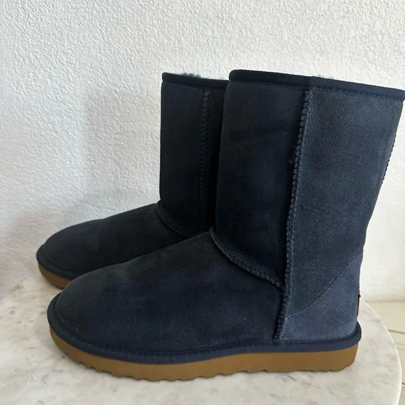 UGG CLASSIC SHORT II NAVY SHEARLING WATER RESISTANT BOOTS SIZE 8 - Picture 5 of 14